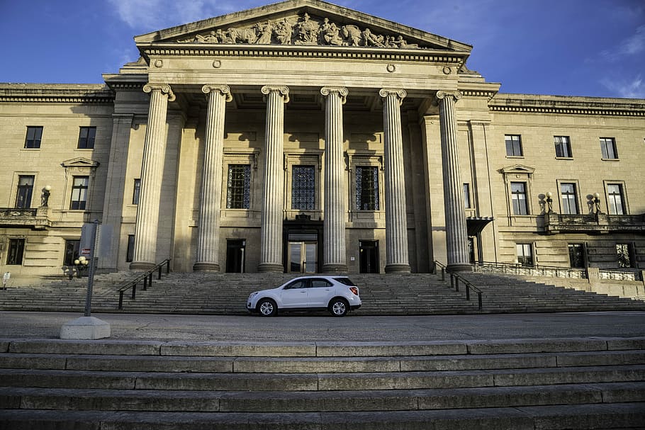Car in front of a capital building in Winnipeg, architecture HD wallpaper