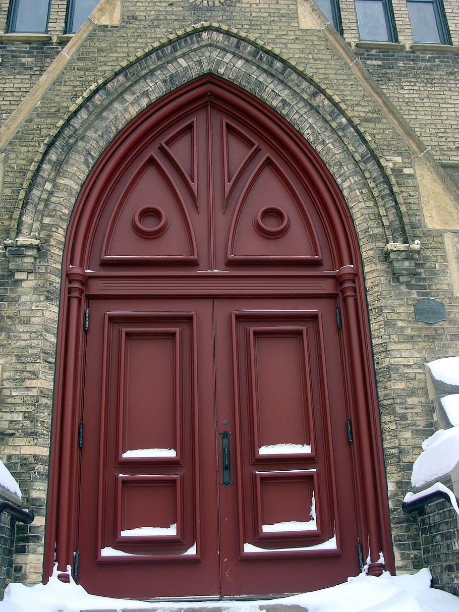 двери входные в храм