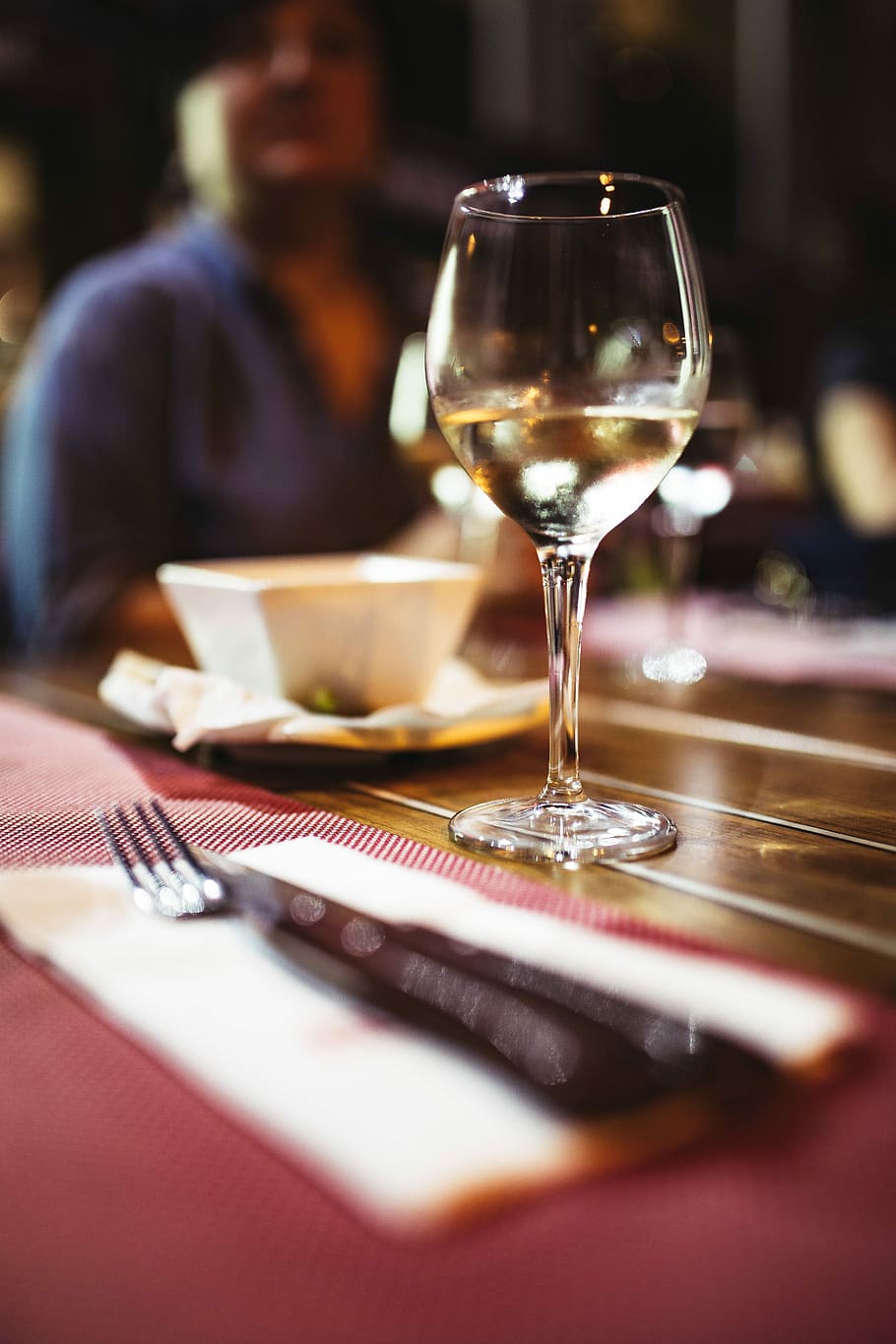 Friends at a restaurant drinking wine, evening, fun, happy, women HD wallpaper