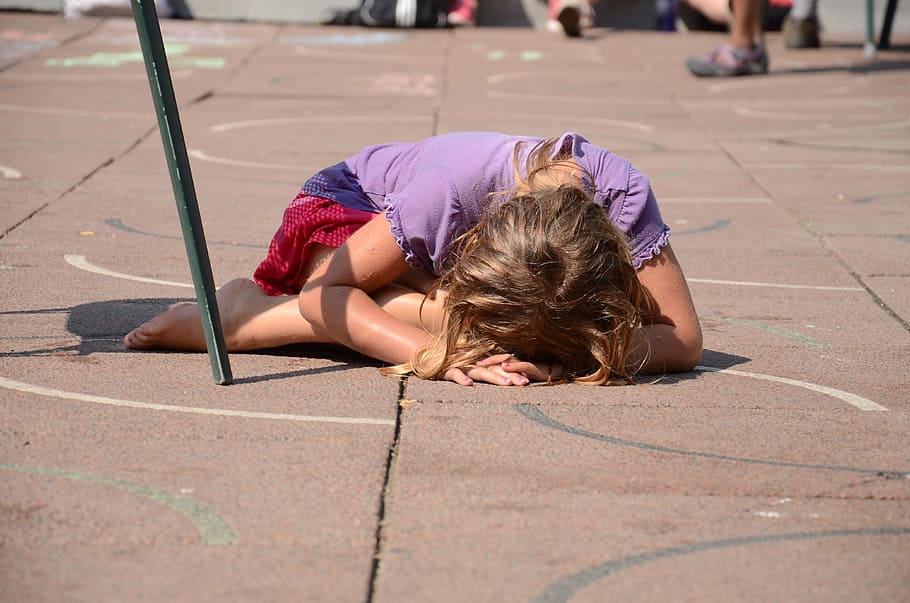 girl in purple shirt planking on floor, crying, child, young HD wallpaper