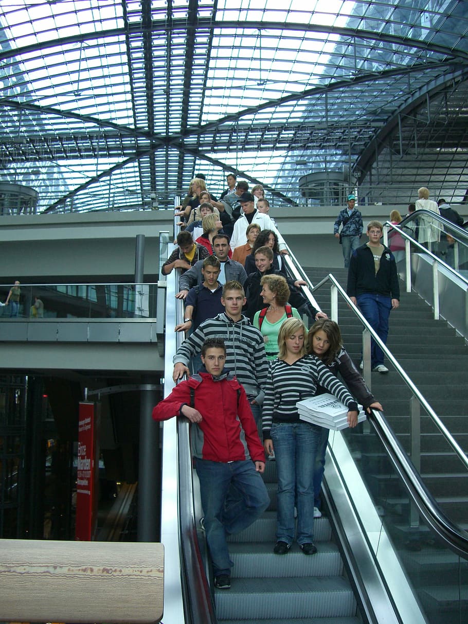 escalator, down, berlin, central station, glass roof, group of people HD wallpaper