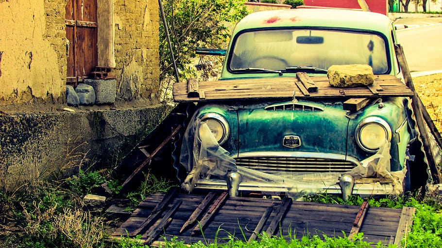 abandoned blue car by the house during daytime, old car, wreck, HD wallpaper