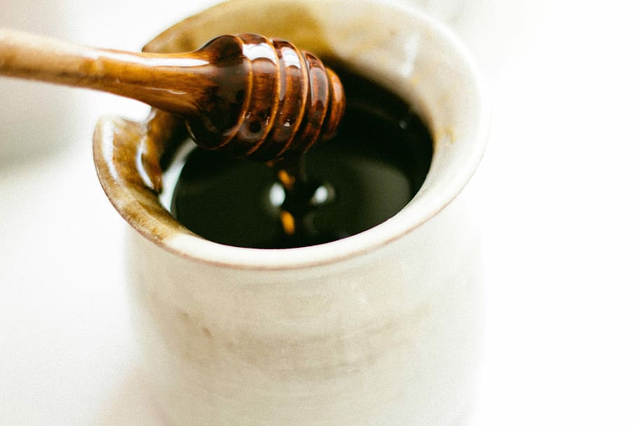 honey on white ceramic cup, food, drink, alcohol, bottle, close-up HD wallpaper