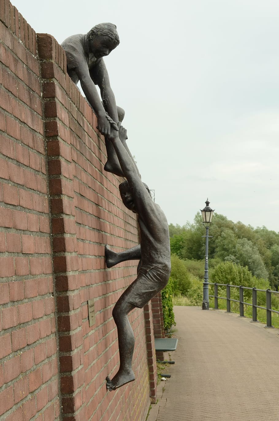 image, statue, sculpture, brass, child, boy, climbing, naughty HD wallpaper