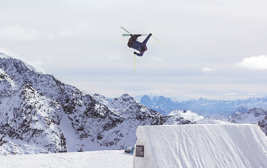 human doing ski during daytime, snow, mountain, winter, european Alps HD wallpaper
