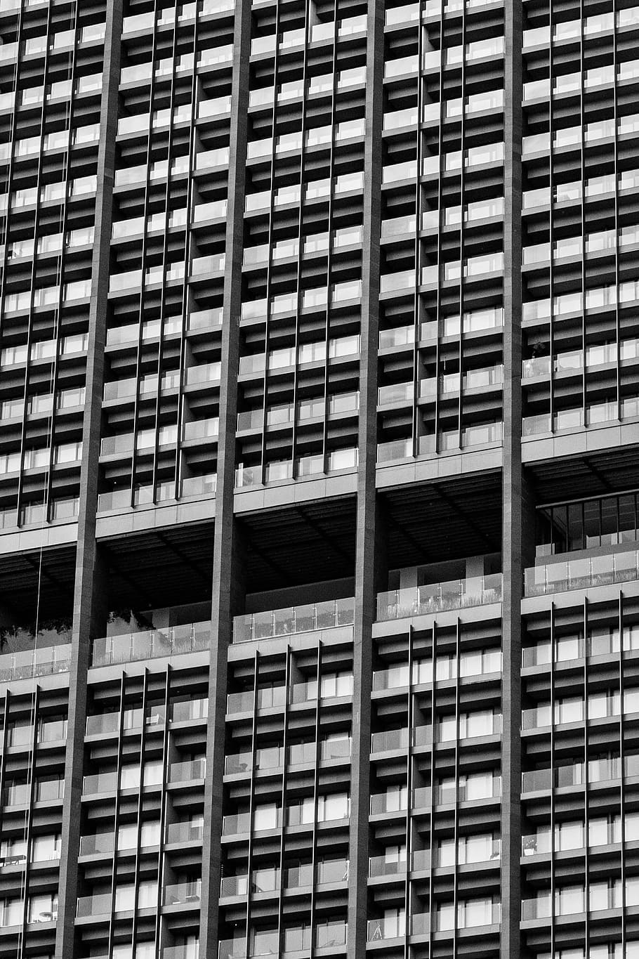 close-up photograph building, gray concrete high-rise building HD wallpaper