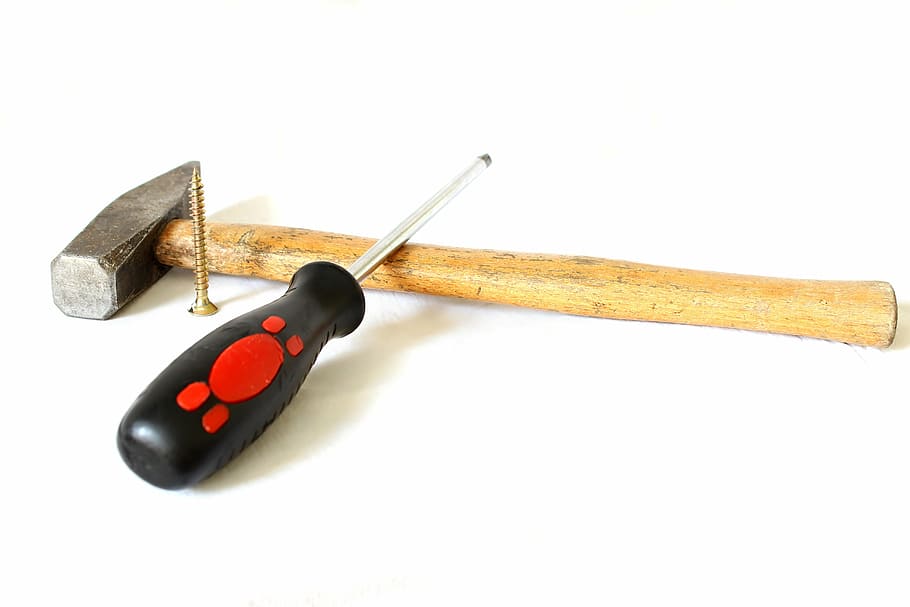 black screw driver and hammer, screwdriver, background, wooden HD wallpaper