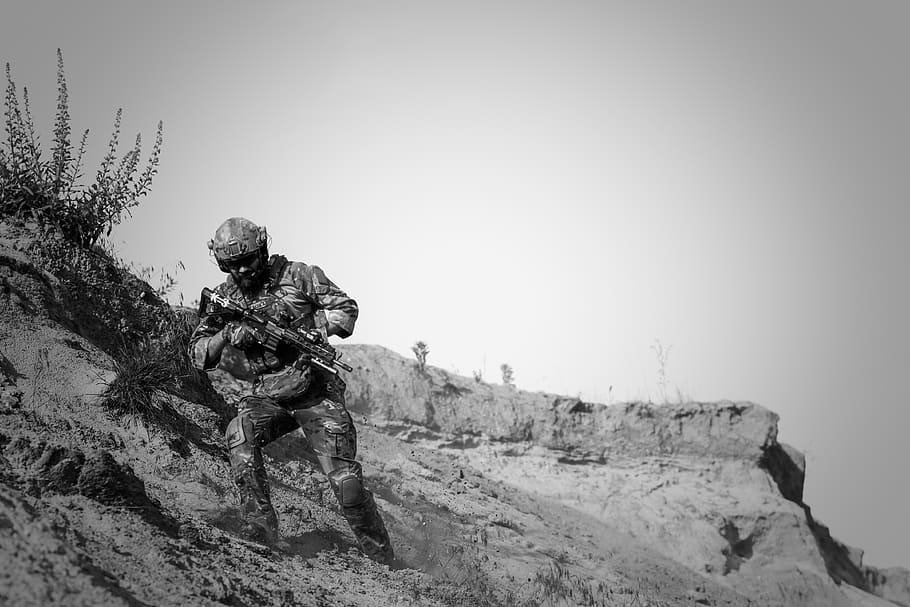 war, desert, guns, gunshow, soldier, action, smoke, sand, dom HD wallpaper