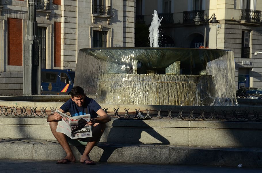boy reading newspaper, information, man reading, madrid, spain HD wallpaper