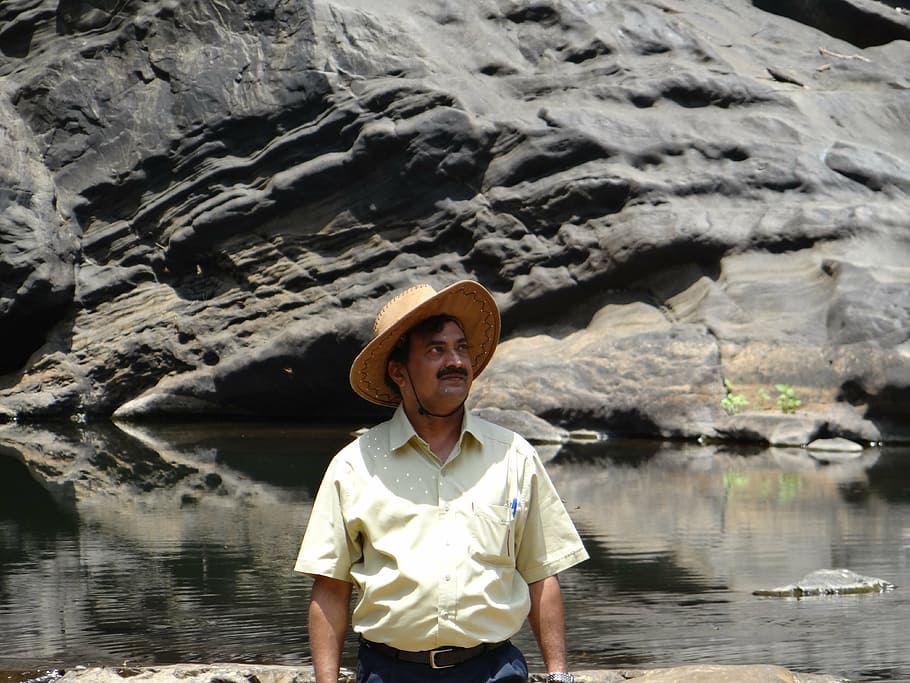 man standing in front of body of water, guide, person, india HD wallpaper