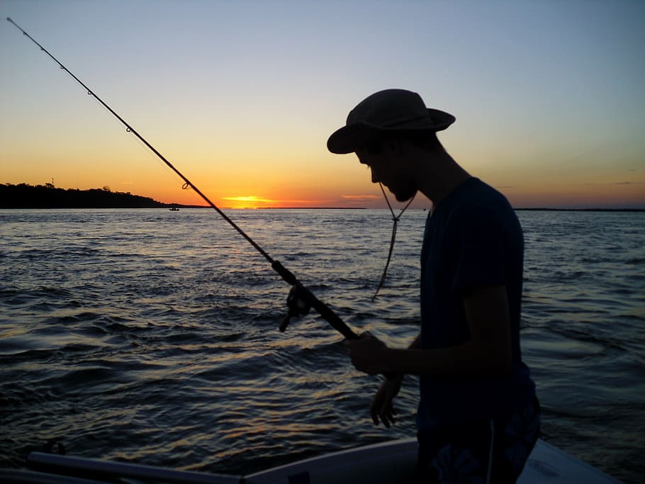 silhouette of man holding fishing rod at sea, afterglow, back light HD wallpaper