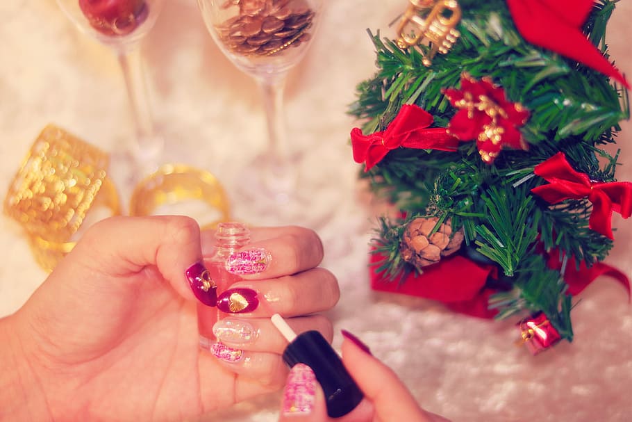 person using nail polish, christmas, celebration, decoration HD wallpaper