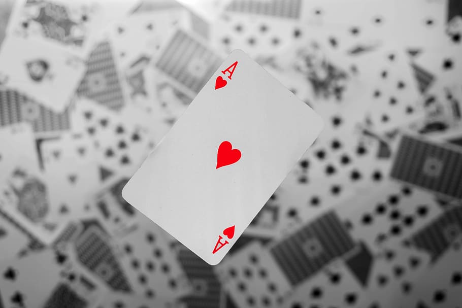 focus photography of Ace of Hearts, closeup photo of ace of hearts