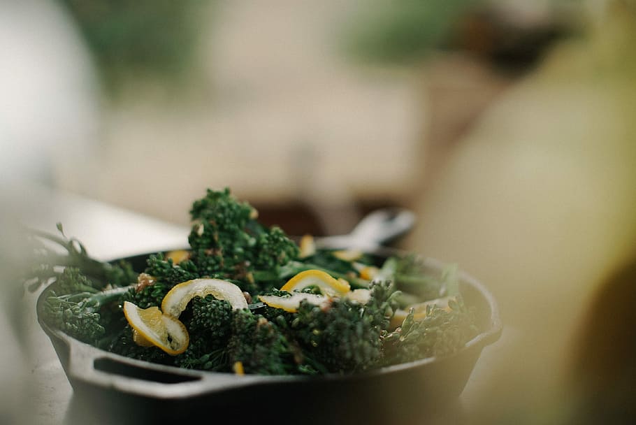 bowl of salad, sliced lemons on green vegetable, broccoli, kale HD wallpaper