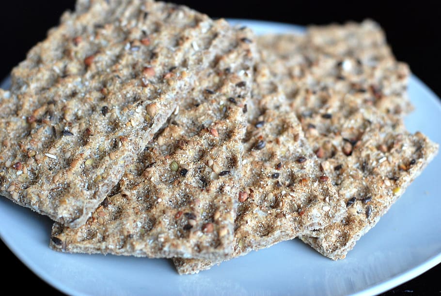 cracker, bread, whole grain, healthy, food, brown, plate, dry HD wallpaper