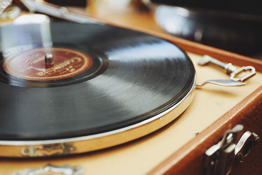 black and gray vinyl disc player, closeup photo of a turntable HD wallpaper