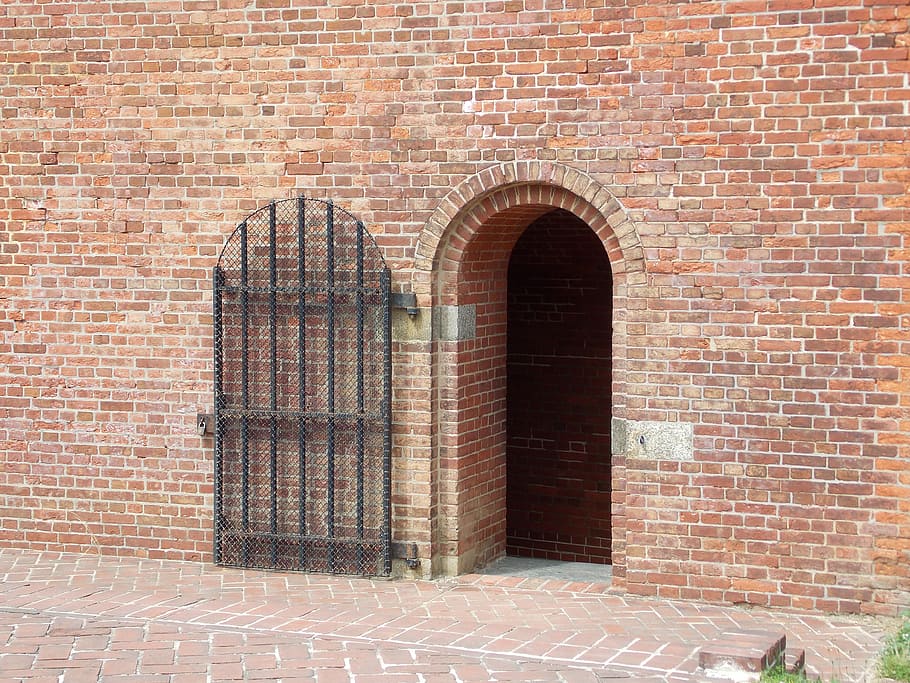 Door, Grate, Building, Brick, architecture, old, antique, entrance HD wallpaper