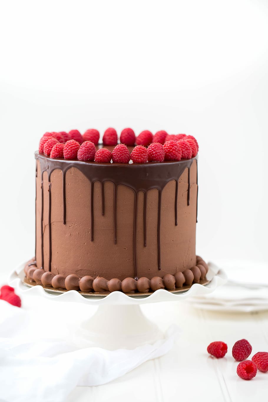 chocolate raspberry deliciousness cake, chocolate cake, fruit HD wallpaper
