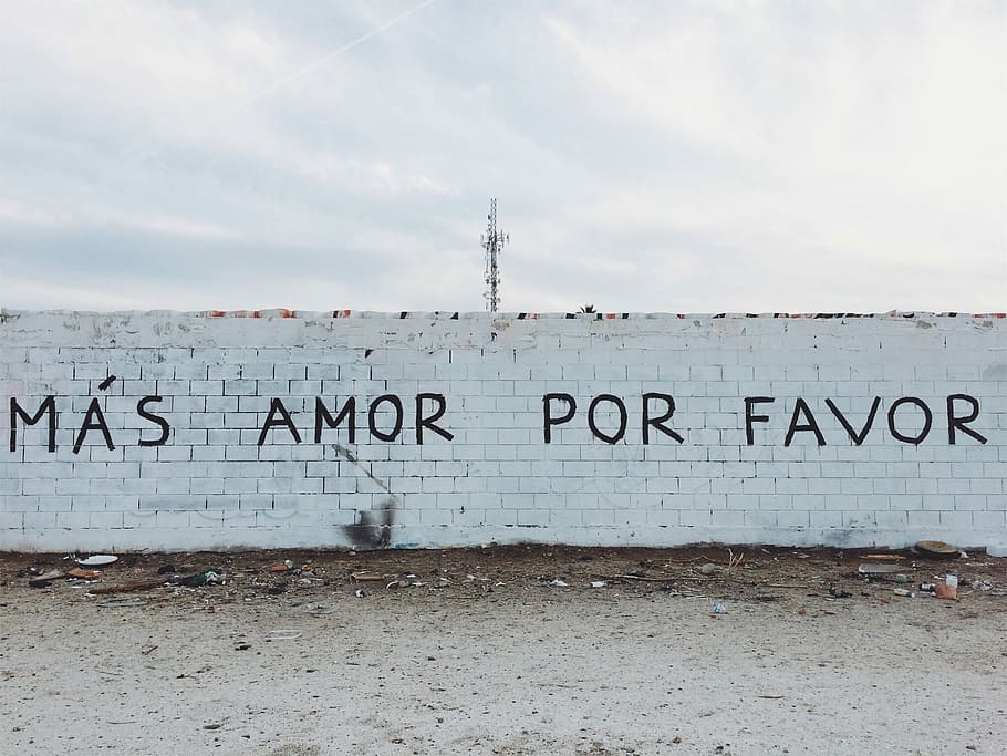 gray concrete brick wall, wall with mas amor por favor paint, HD wallpaper