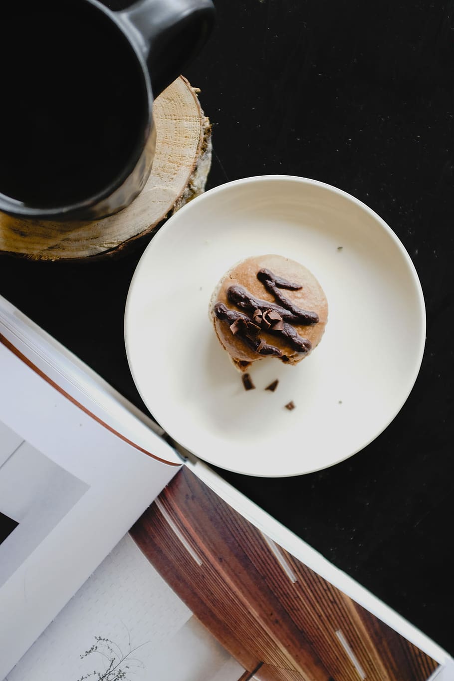 ceramic plate with pastry near mug, cake, macaroon, macaron HD wallpaper