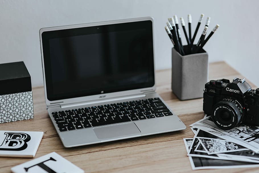 Black-and-white photos with a silver laptop, a smartphone, car keys, pencils and a camera, HD wallpaper