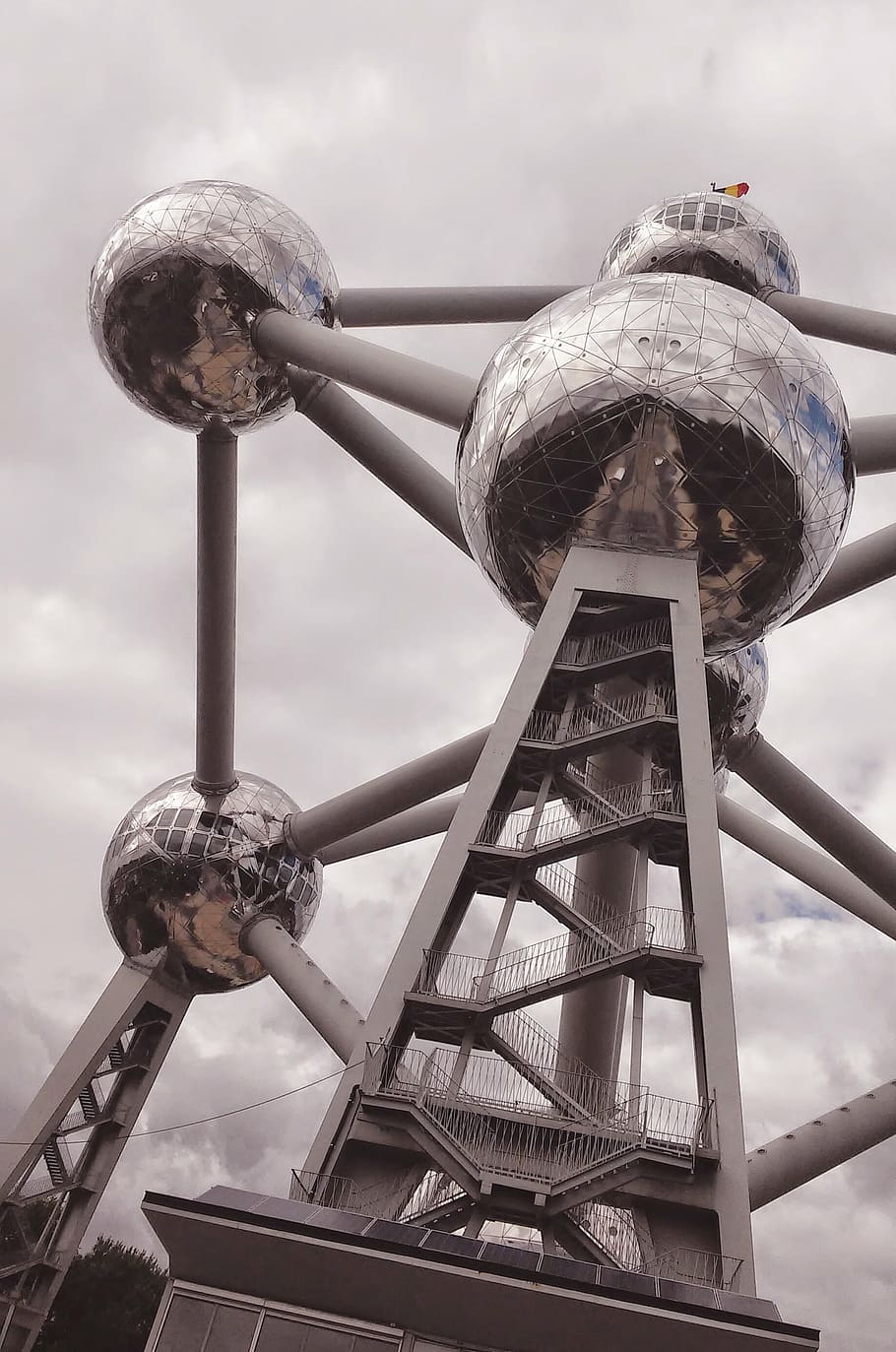 architecture, atomium, Belgium, cloudy, sky, steel, pipe - Tube HD wallpaper