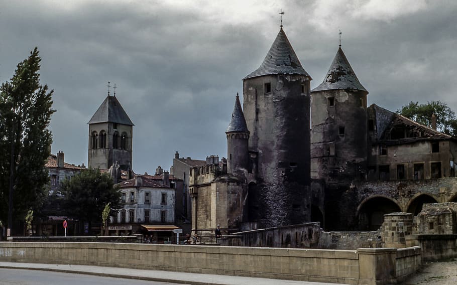 brown castle under the cloudy sky, architecture, building, infrastructure HD wallpaper