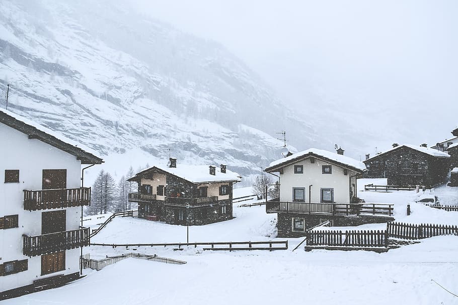 snow covered houses overlooking mountain, aerial photography of white buildings HD wallpaper