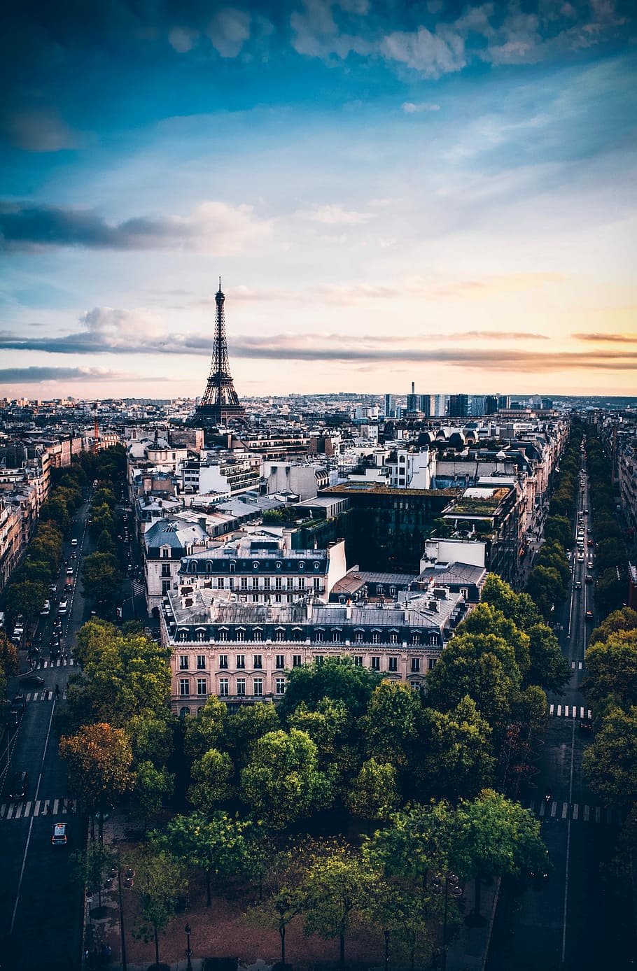 Paris wallpaper hi-res stock photography and images - Alamy