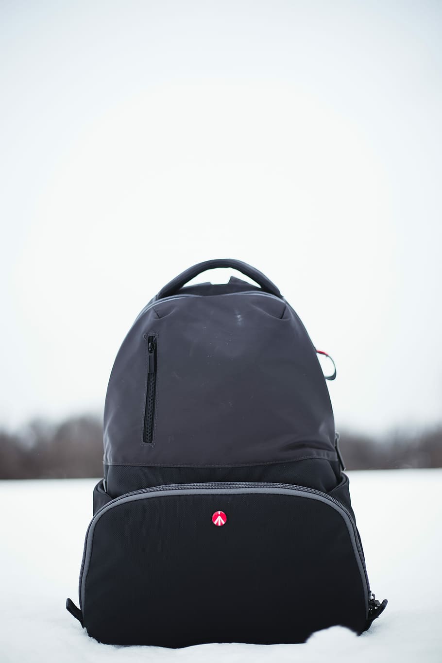 black and gray backpack, black and gray backpack on white snow HD wallpaper
