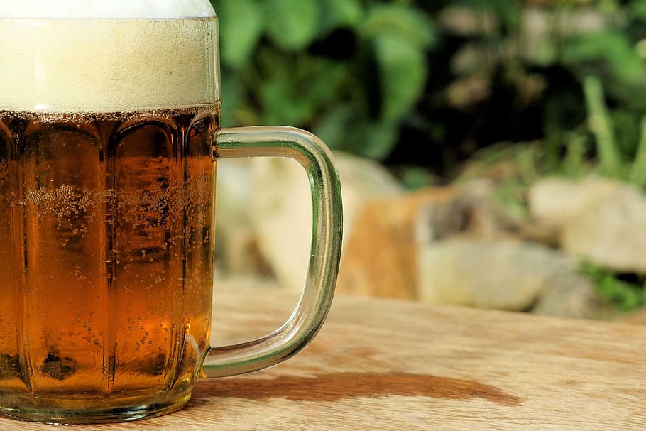 beer glass on table, pint, brew, alcohol, drink, mug, refreshment HD wallpaper