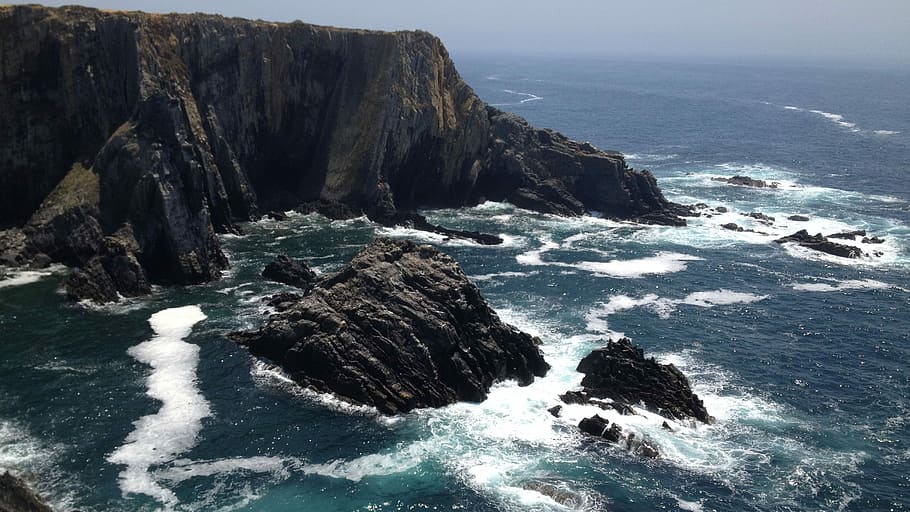 sea waves splashed on rock shore, cliff, ocean, rocks, coastline HD wallpaper