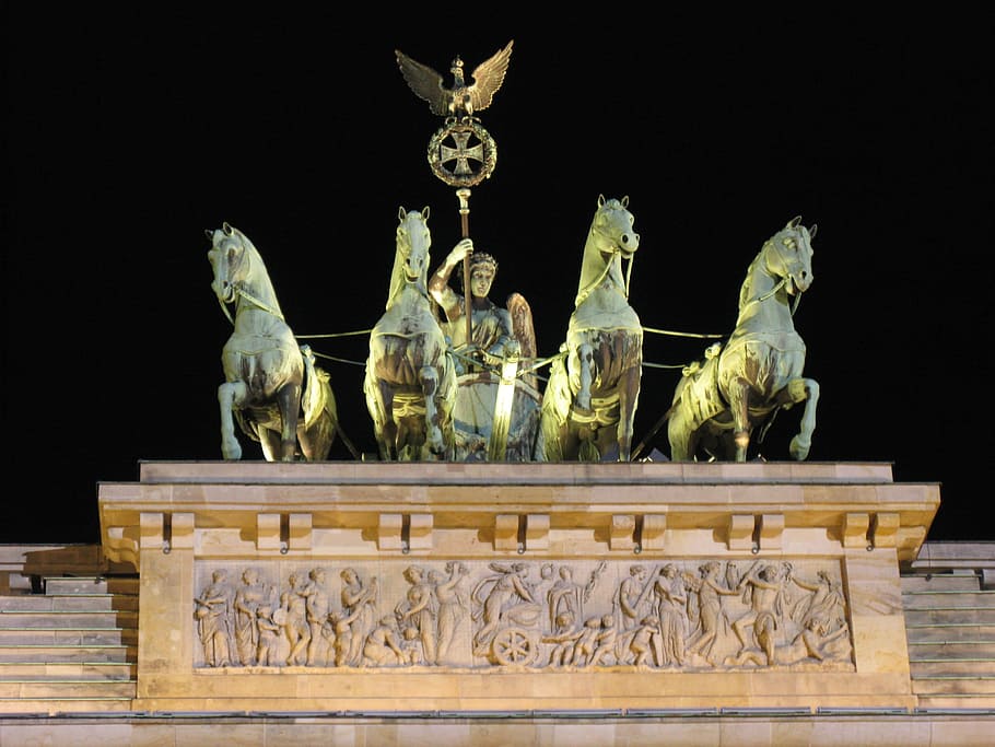 Brandenburg Gate, Berlin, berlin at night, statue, animal representation HD wallpaper