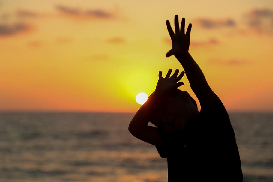 child, silhouette, sunset, hand, touch, man, finger, beach HD wallpaper