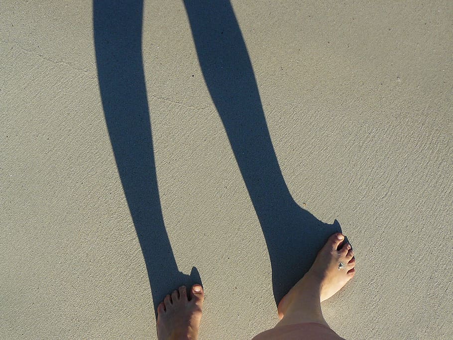 feet, ten, legs, sand, reprint, beach, shadow, hispanic, shadow play, HD wallpaper