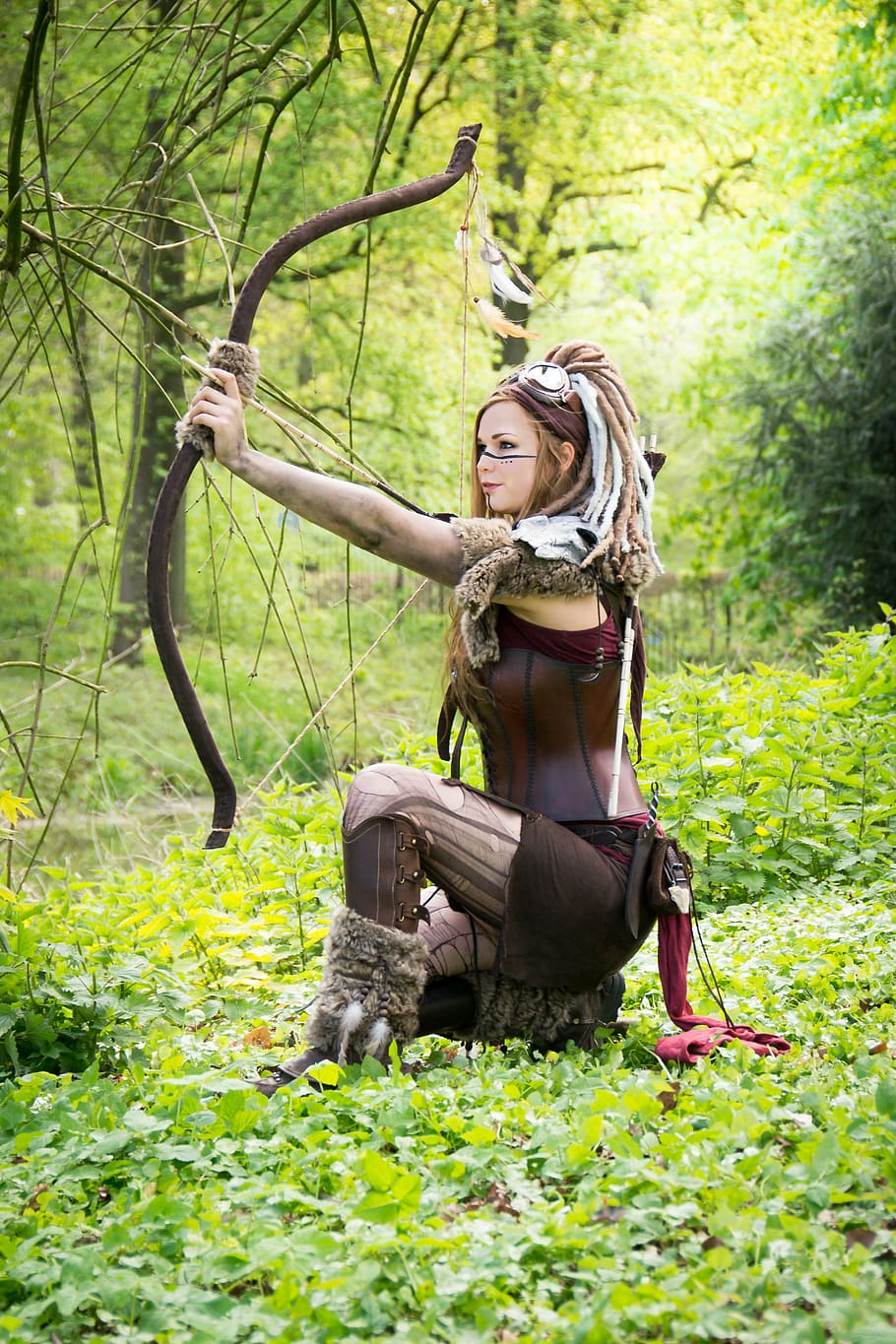woman in brown costume holding bow, model, arrow, arc, forest HD wallpaper