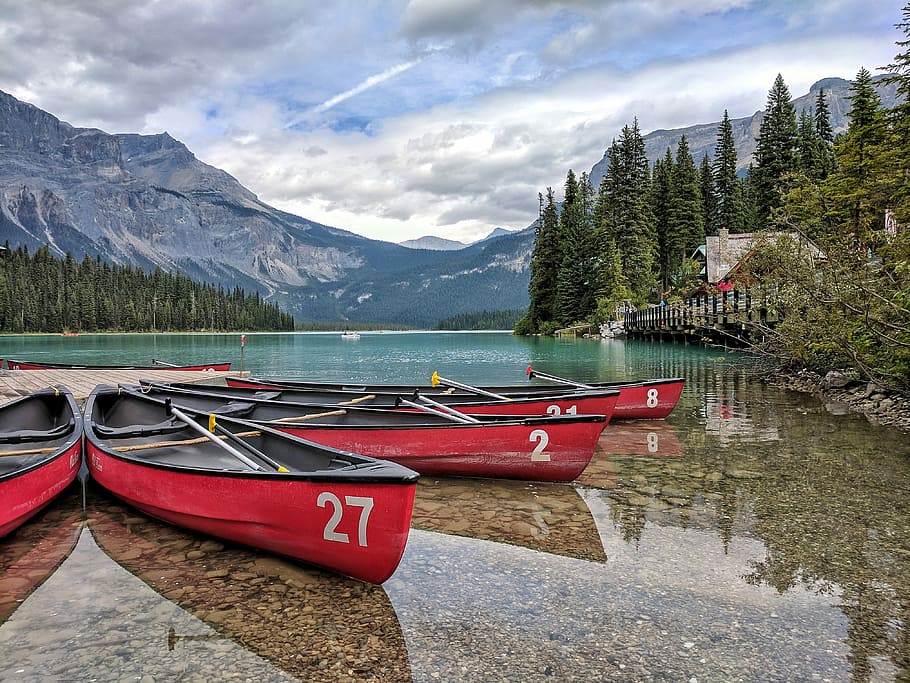 Emerald Lake - Kayaking, four red-and-white canoes, boat, rowing HD wallpaper