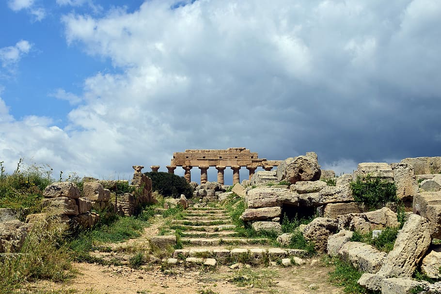 brown ruins under cloudy daytime, temple, columnar, antique HD wallpaper