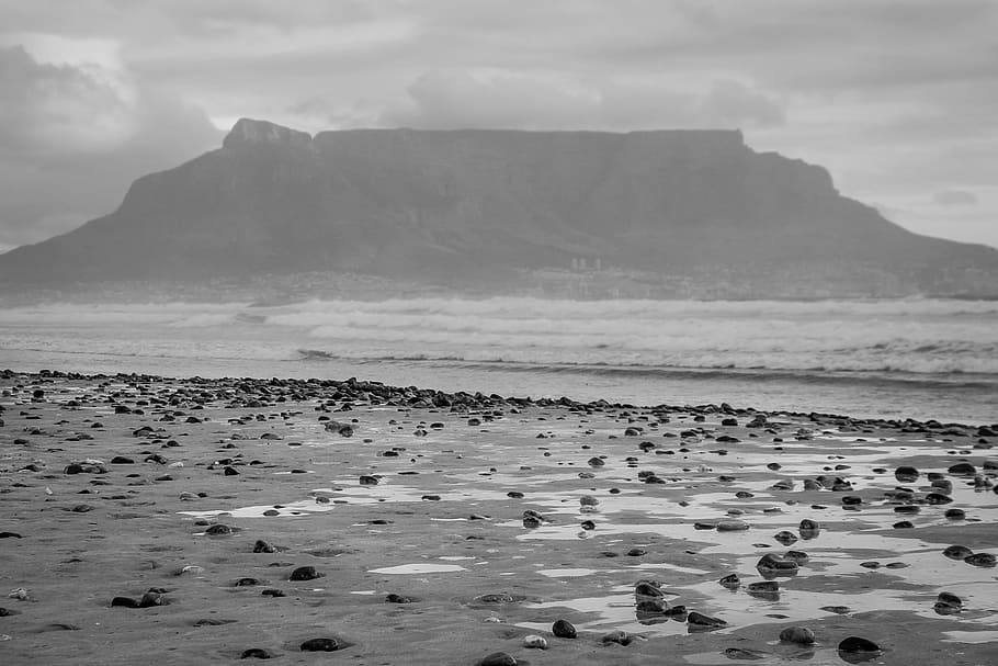 Beach, Stones, Table Mountain, Cape Town, coast, bw, black and white, HD wallpaper
