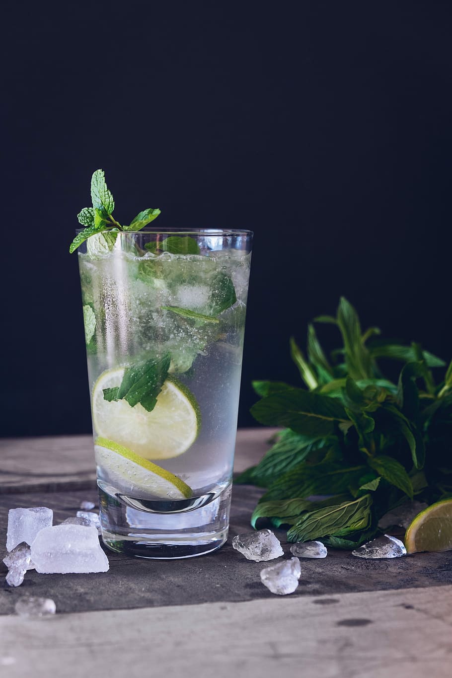 clear glass cup filled with water and lemon, water with lime on table HD wallpaper
