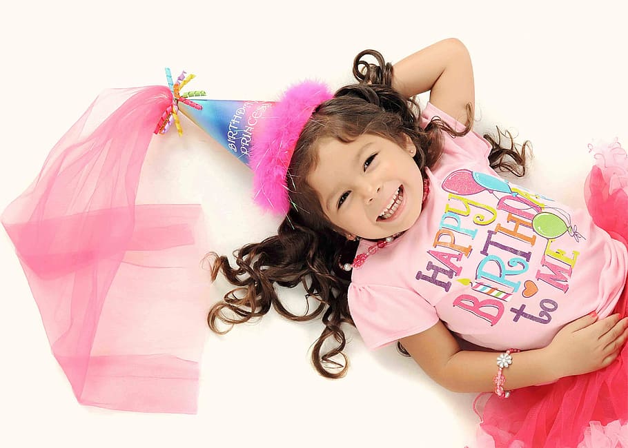 Birthday Girl in birthday t-shirt and hat, celebration, photos, HD wallpaper