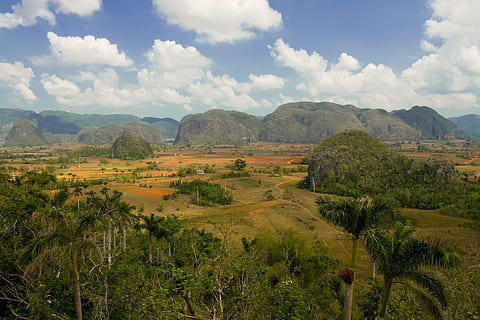 This landscape was taken at Viñales Valley in the Pinar del Río Province of Cuba. With spectacular rock formations and a lush tropical climate, this area was named a UNESCO World Heritage Site in 1999 HD wallpaper
