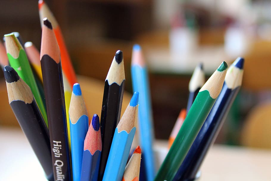 close-up photography of colored pencils, crayons, children HD wallpaper