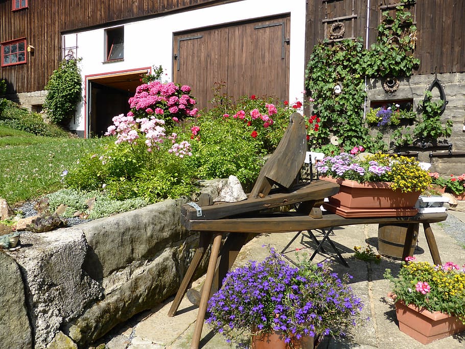 garden-design-roses-cutting-board-barn.jpg