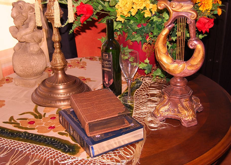 table scape, interior, books, library table, reading, decor HD wallpaper