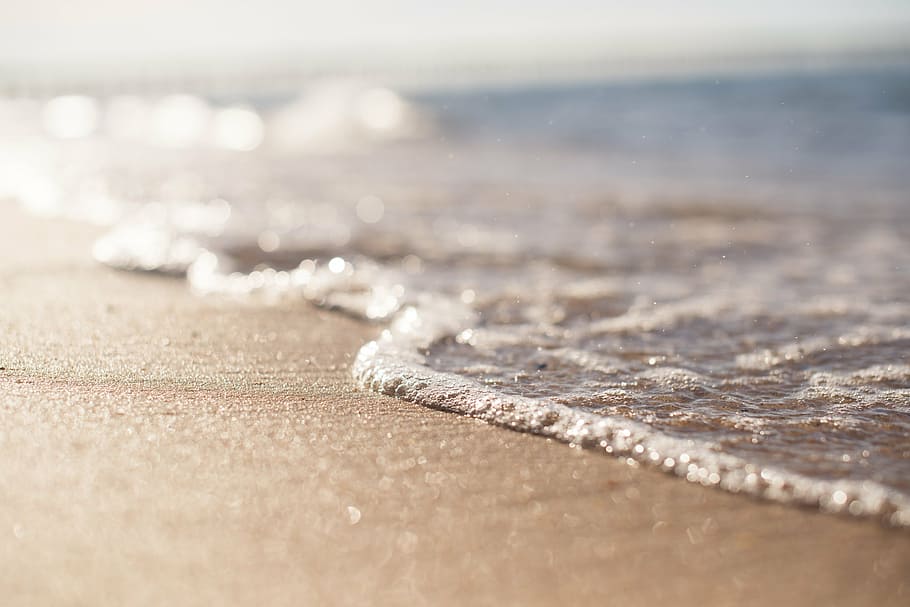 body of water with brown sand at daytime, beach, wave, foam HD wallpaper
