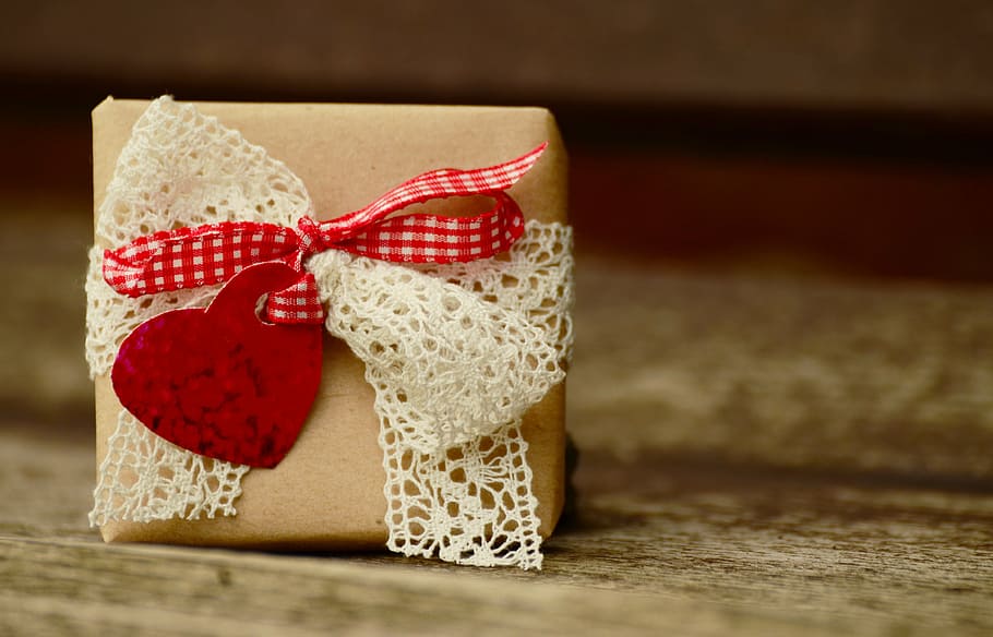 brown candle with white and red lace, gift, loop, heart, birthday, HD wallpaper