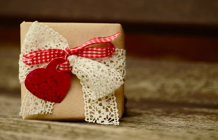 brown candle with white and red lace, gift, loop, heart, birthday HD wallpaper