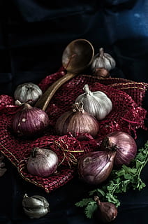 onion, garlic, vegetable, fresh, wooden spoon, herb, leaf, red onion HD wallpaper