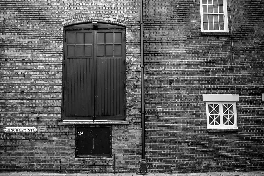 grayscale photo of bricked building, antique, architecture HD wallpaper